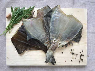 Кальмар паутинка: Камбала камчатская вяленая без икры