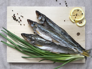 Кальмар паутинка: Корюшка вяленая с икрой