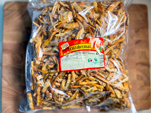 Нитка ЖАРЕНАЯ "Чеснок с зеленью" Oktobersnack 1 кг (сырный продукт) в Астрахани