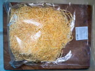 Фрайчизы со вкусом копченая семга (100 гр.): Сырный продукт ФЕРМЕРСКИЙ паутинка с паприкой