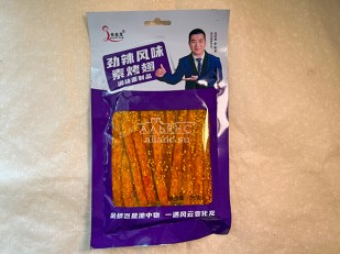 Ведро Ржаные гренки с грибами и сметаной: Мучные полоски ФИОЛЕТОВЫЕ со вкусом острых куриных крылышек 76 гр