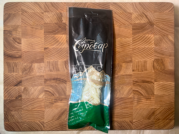 Сыр 100 гр ГОРНЫЙ СЫРОВАР (Косичка с укропом и чесноком) в Астрахани