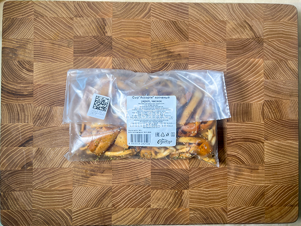 Сыр 150 гр ГОРНЫЙ СЫРОВАР (Ассорти копчёный с укропом и чесноком) в Астрахани