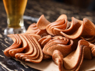 Деревенские гренки с аджикой: Ресторанные гренки со вкусом стейка